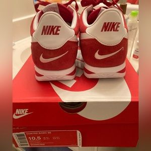 Nike Cortez Basic SE gym red 10.5 RARE*